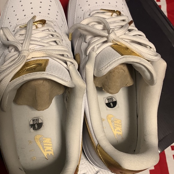 Nike Air Force 1 Gold Metallic Gold - Picture 4 of 11